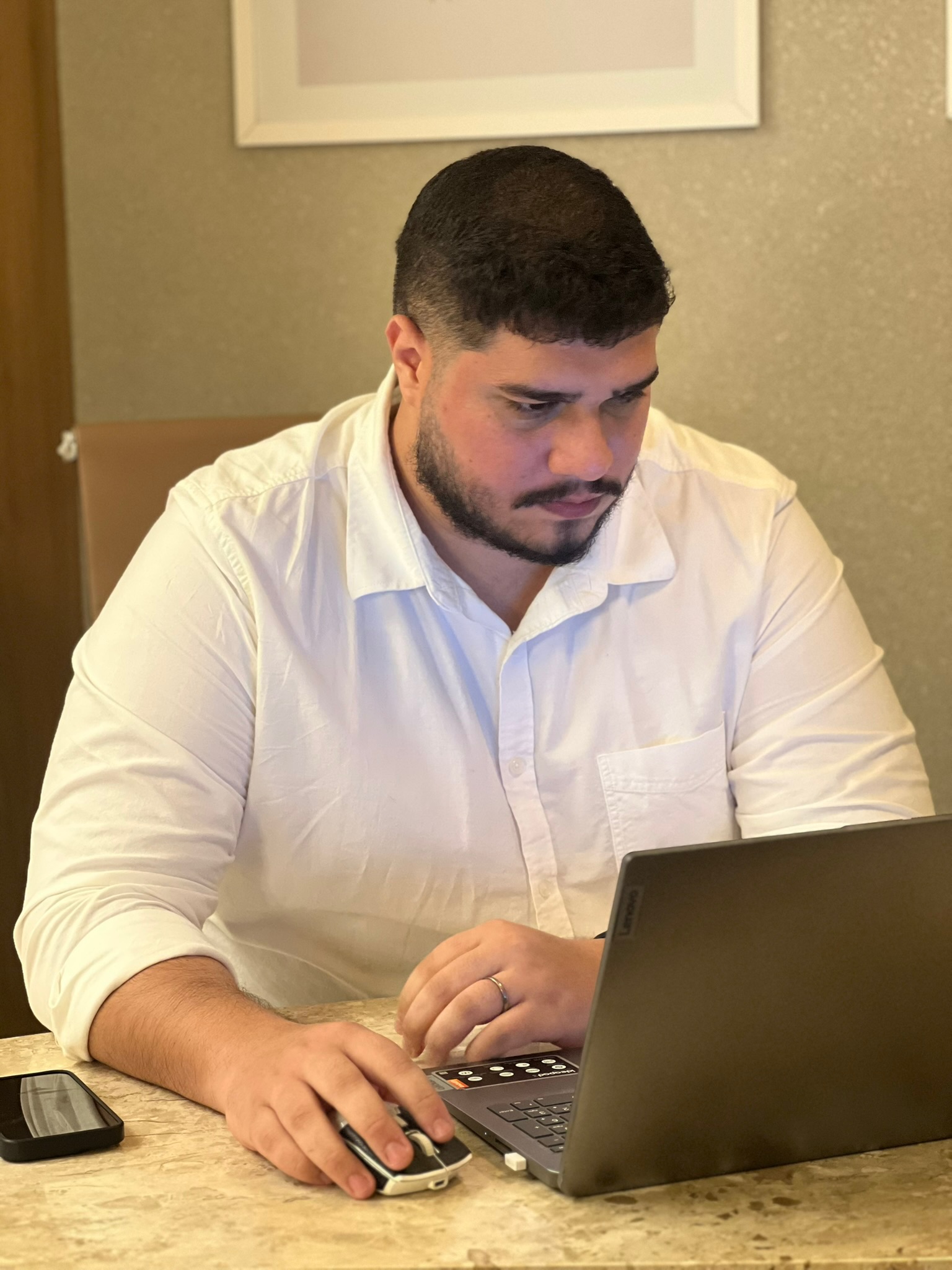 Dr. Daniel em atendimento